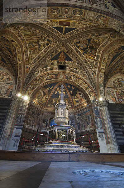 Baptisterium der Duomo (Kathedrale)  Siena  Toskana  Italien  Europa