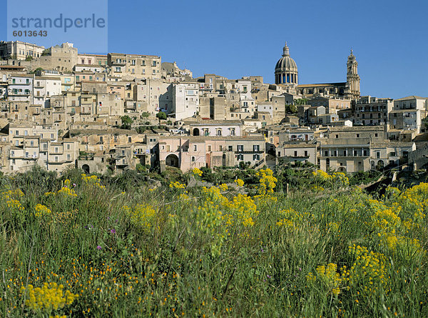 Kathedrale von San Giorgio und Stadt von Ragusa Ibla  südöstlich von Sizilien  Italien  Europa