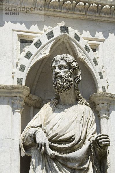 Statuen an der Basis der Glocke Turm zum Palazzo Pubblico  Siena  Toskana  Italien  Europa