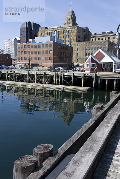 Hafen zu Fuß und Stadt anzeigen  Halifax  Nova Scotia  Kanada  Nordamerika