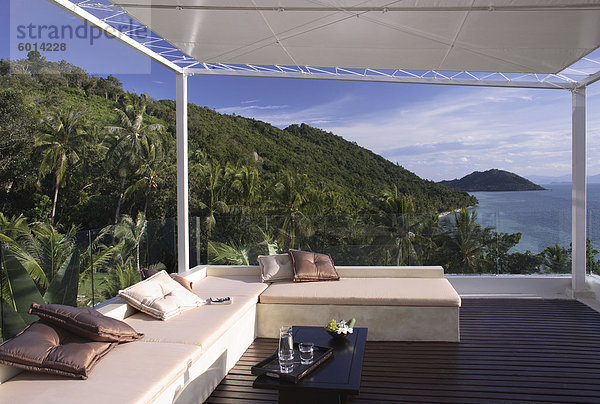 Freiluft-Lounges einer Villa in Koh Samui Island  Thailand