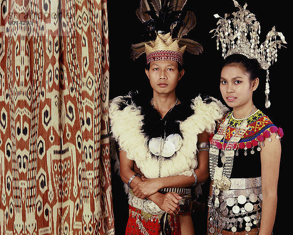 Dayak Iban Paar  Sarawak  Borneo  Malaysia  Südostasien  Asien