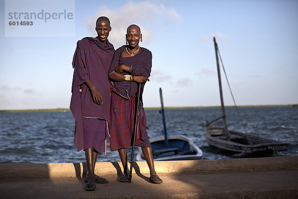 Maasai Stammesmitgliedern auf der Insel Lamu  Kenia  Ostafrika  Afrika