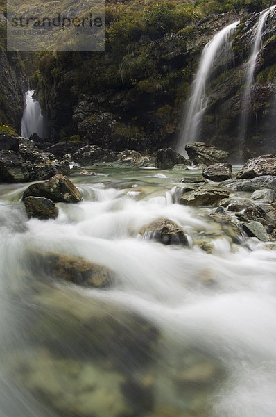 Routeburn Falls auf dem Routeburn Track  geht einer der großen Neuseeland  Fiordland-Nationalpark  Südinsel  Neuseeland  Pazifik
