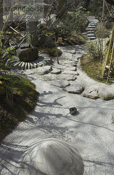 Ansicht des Japanischen Gartens mit Steine  nun ja  Felsen und Pfad  Ohara  Kyoto  Kansai  Honshu  Japan  Asien