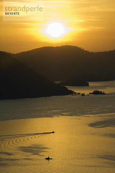 Sonnenuntergang und Fischerboote auf Coron Bay  Stadt Coron  Busuanga Island  Provinz Palawan  Philippinen  Südostasien  Asien