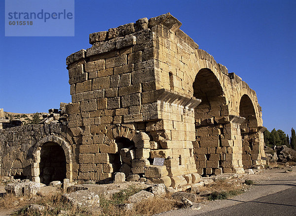 Ruinen von Hierapolis  Ner Pamukkale  UNESCO Weltkulturerbe  Anatolien  Türkei  Kleinasien  Eurasien
