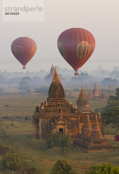 Luftballons  Bagan (Pagan)  Myanmar (Birma)  Asien