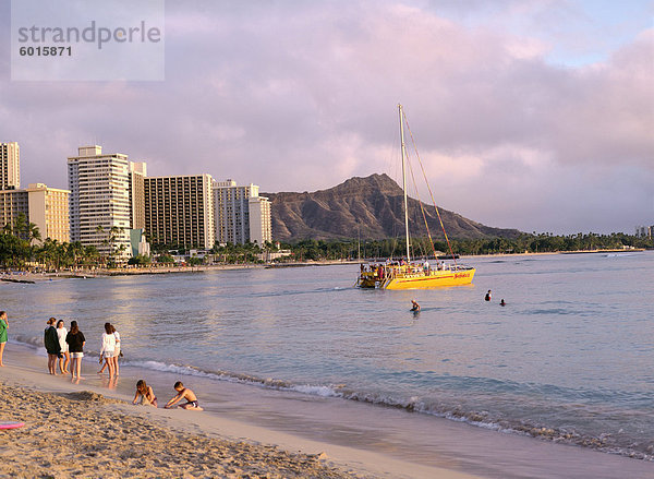 Diamond Head  Waikiki Beach  Honolulu  Hawaii  Vereinigte Staaten (USA)  Pazifik  Nordamerika