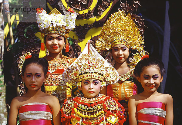 Porträt von Legong-Tänzerinnen  Bali  Indonesien  Südostasien  Asien
