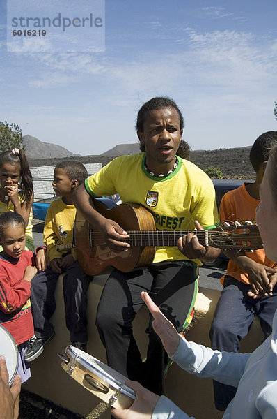 Musikalische Veranstaltung in der lokalen Schule in der vulkanischen Caldera  Fogo (Feuer)  Kapverdische Inseln  Afrika