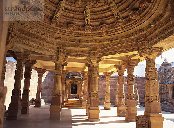 Mahavira  ein Jain-Tempel aus dem 8. und 11. Jahrhundert  Osian  Bundesstaat Rajasthan  Indien  Asien
