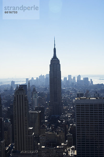 Das Empire State Building und Manhattan Skyline  New York City  New York  Vereinigte Staaten von Amerika  Nordamerika