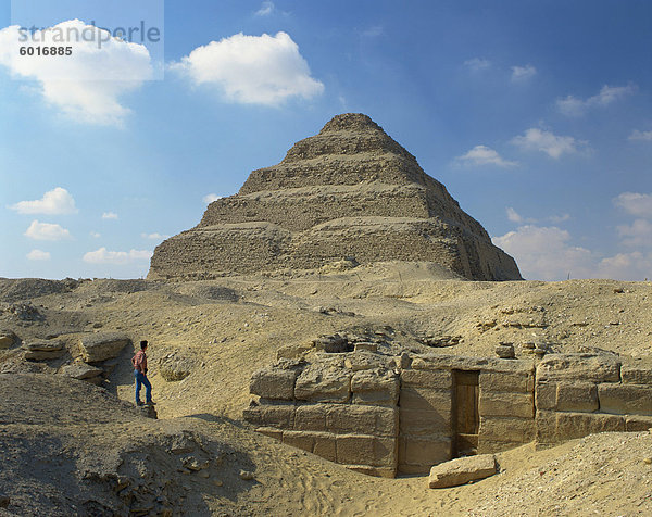 Die Stufenpyramide des Pharao Zoser  bei Saqqara (Sakkara)  UNESCO Weltkulturerbe  Ägypten  Nordafrika  Afrika