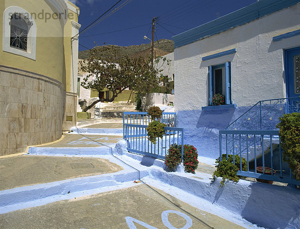 Stufe passen Europa Wohnhaus Straße weiß Dorf blau streichen streicht streichend anstreichen anstreichend Dodekanes Griechenland Griechische Inseln