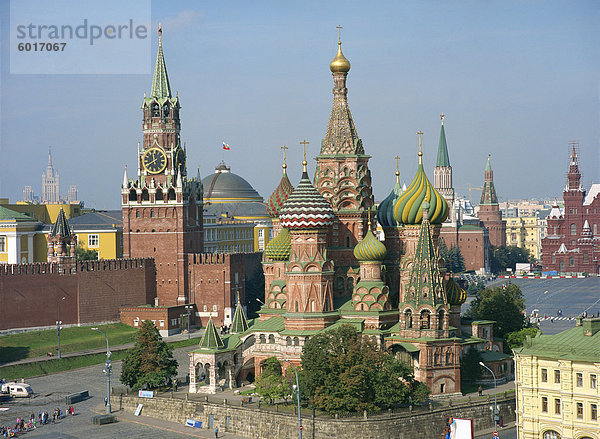 Basilius der Kathedrale und der Kreml  Roter Platz  UNESCO-Weltkulturerbe  Moskau  Europa