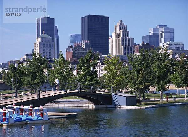 Skyline der Stadt aus den alten Hafen  Montreal  Quebec  Kanada  Nordamerika