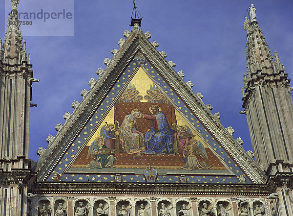 Mosaiken  meist 18. und 19. Jahrhundert Ersatz der originalen  auf Fassade der Kathedrale von Orvieto  Umbrien  Italien  Europa
