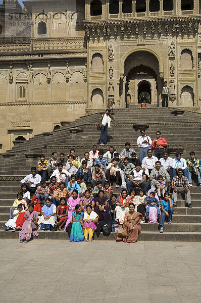 Familie Portait Shiva Hindu-Tempel und Ahilya Fort Komplex am Ufer der Narmada Fluß  Maheshwar  Madhya Pradesh Zustand  Indien  Asien