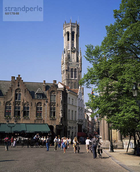 Burgplatz und Glockenturm  Brügge  Belgien