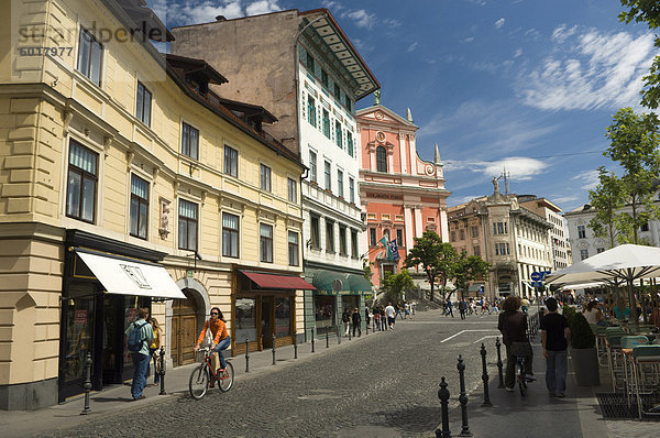 Blick in Richtung der Franziskaner-Kirche der Verkündigung  Preseren-Platz  Ljubljana  Slowenien  Europa