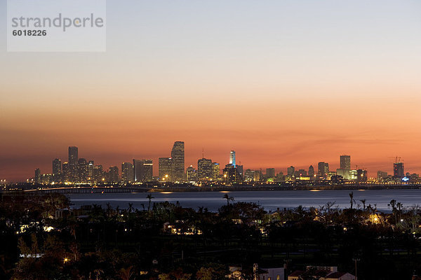 Sonnenuntergang über Miami  Florida  Vereinigte Staaten von Amerika  Nordamerika