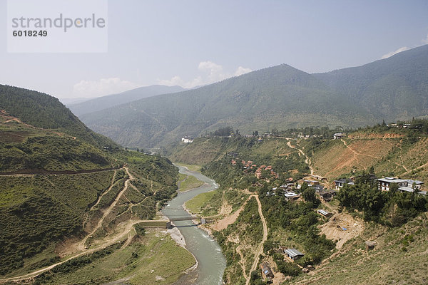 Puna Tsang-Fluss  nahe dem Dorf von Wangdue Phodrang  Bhutan  Asien