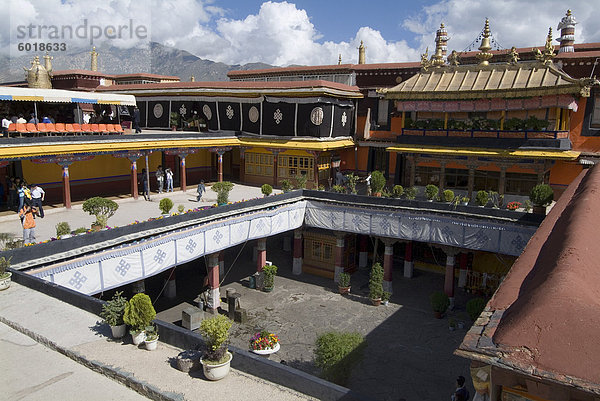 Jokhang-Tempel  der am meisten verehrten religiösen Struktur in Tibet  Lhasa  Tibet  China  Asien