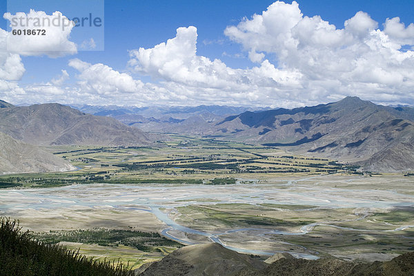 Ansicht des tibetischen Plateaus  von Ganden Kloster  in der Nähe von Lhasa  Tibet  China  Asien