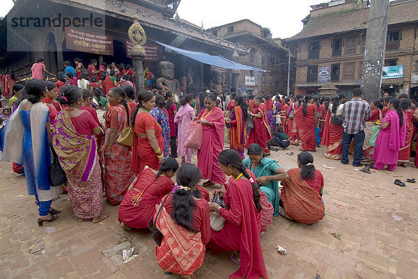 Hindu-fest  insbesondere für Frauen  Bhaktapur (Bhadgaun)  Nepal  Asien