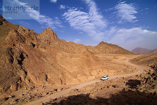 Vier Rad-Fahrzeug in der Wüste in der Nähe von Hurghada  Ägypten  Nordafrika  Afrika