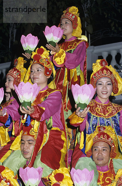 Traditionelle vietnamesische Lotus-Tanz  Vietnam  Indochina  Südostasien  Asien
