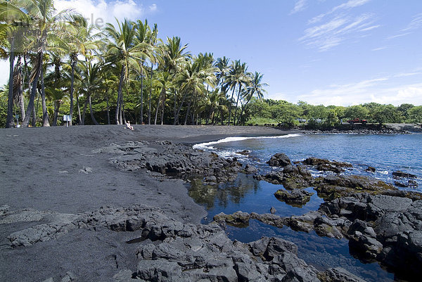 Punaluu Black Sand Beach  Insel von Hawaii (große Insel)  Hawaii  Vereinigte Staaten von Amerika  Pazifik  Nordamerika