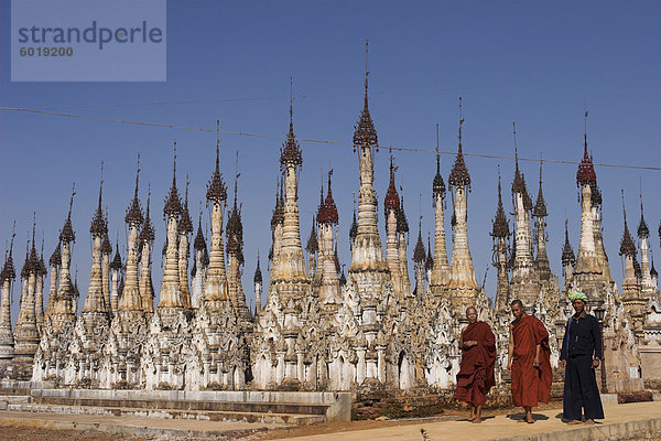 Alte Stupas  Kakku buddhistische Ruinen  eine Website über zweitausend Ziegel und Laterit Stupas  einige aus dem 12. Jahrhundert  Shan State  Myanmar (Birma)  Asien