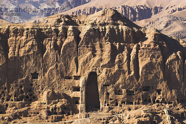 Leere Nische in der Klippe  wo der berühmten Buddhas einmal geschnitzt  Stand  zerstört durch die Taliban im Jahr 2001  Bamiyan  UNESCO Weltkulturerbe  Provinz Bamiyan  Afghanistan  Asien
