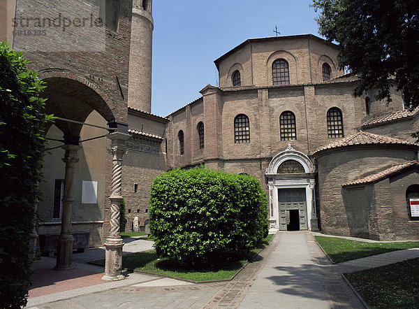 Basilika von San Vitale  erbaut im 6. Jahrhundert auf achteckigen Plan zur Auferstehung am achten Tag  UNESCO Weltkulturerbe  Ravenna  Emilia-Romagna  Italien  Europa erinnern