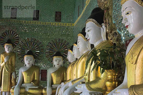 Buddha Statuen  Umin Thounzeh (30 Höhlen)  Sagaing  Sagaing Hill  in der Nähe von Mandalay  Myanmar (Birma)  Asien