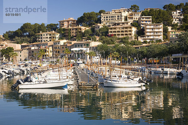 Blick über den Hafen  Port de Soller  Mallorca  Balearen  Spanien  Mediterranean  Europa