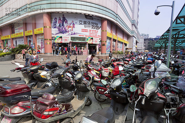 Stadtzentrum Scooter  Chengdu  Sichuan Provinz  China  Asien