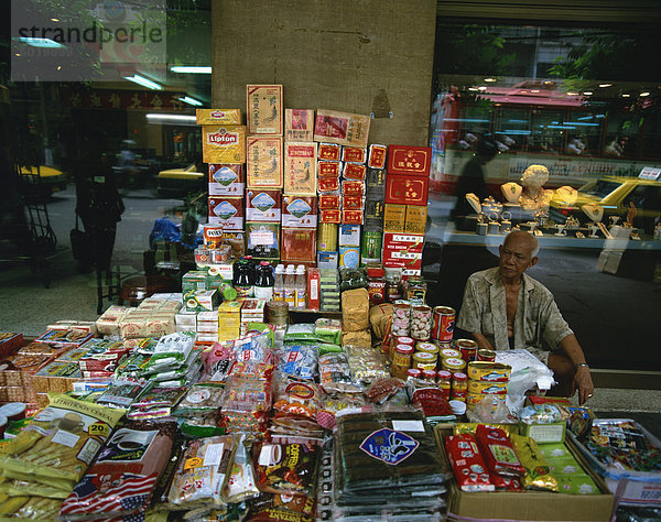 Ältere Straße Händler mit seinem Stall in Bangkok  Thailand  Südostasien  Asien
