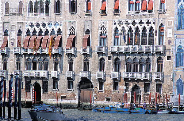 Paläste entlang des Canal Grande  Venedig  Veneto  Italien  Europa