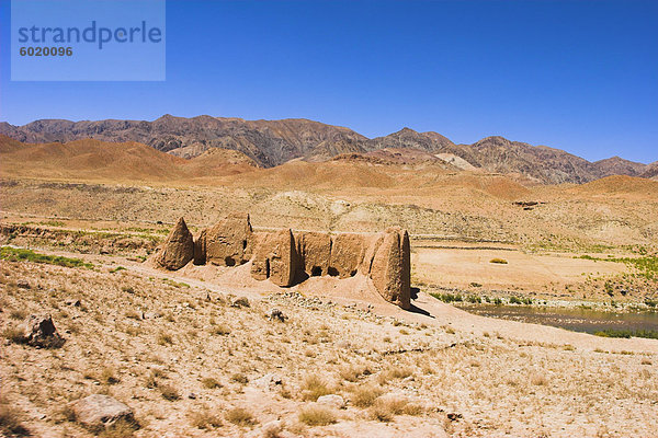 Ruiniert Gebäude  zwischen Marmelade und Chist-ich-Sharif  Ghor (Ghowr) Provinz  Afghanistan  Asien