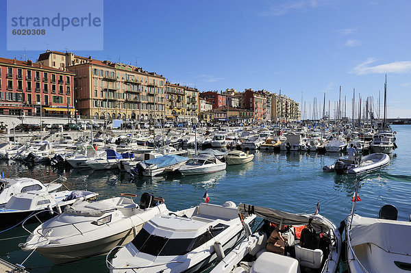 Port Lympia in das Quartier du Port  Nizza  Alpes Maritimes  Provence  Cote d ' Azur  Côte d ' Azur  Frankreich  Mediterranean  Europa