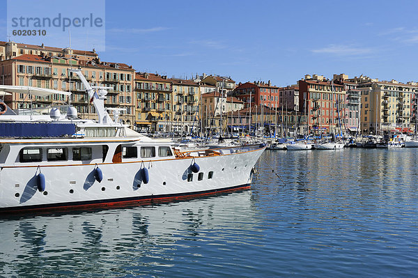 Port Lympia in das Quartier du Port  Nizza  Alpes Maritimes  Provence  Cote d ' Azur  Côte d ' Azur  Frankreich  Mediterranean  Europa