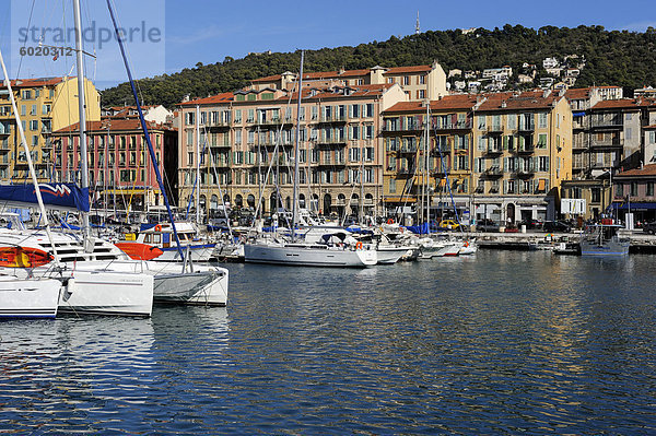 Port Lympia in das Quartier du Port  Nizza  Alpes Maritimes  Provence  Cote d ' Azur  Côte d ' Azur  Frankreich  Mediterranean  Europa