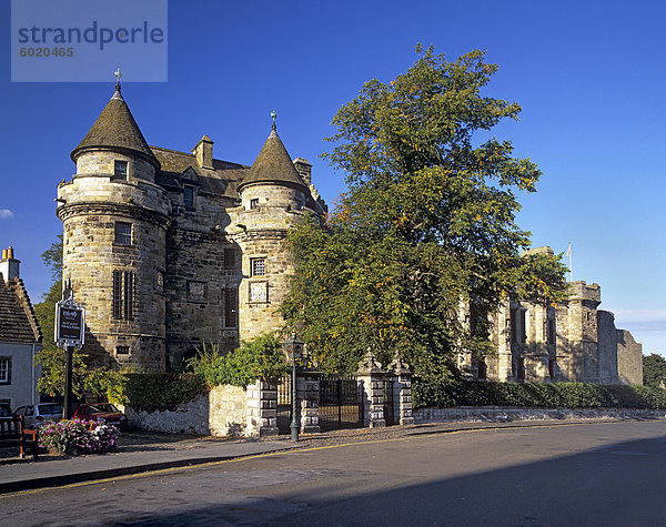 Falkland Palace  erbaut zwischen 1501 und 1531 auf eine frühere Stiftung  Zeit  Falkland  Fife  Schottland  Vereinigtes Königreich  Europa wo Mary  Königin von Schottland gelebt