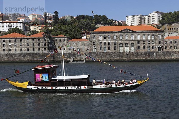 Hölzerne Barcos Rabelos Boot  einst der Bereitstellung Weinfässer  Fahrten auf dem Fluss Douro bei Porto  Douro  Portugal  Europa