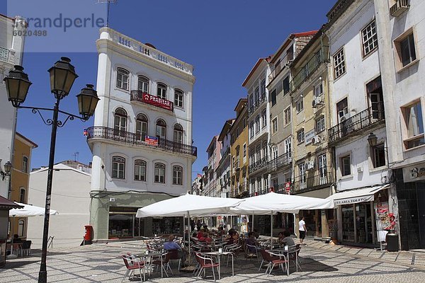 Ein Café im freien am öffentlichen Platz Largo de Portagem in Coimbra  Beira Litoral  Portugal  Europa