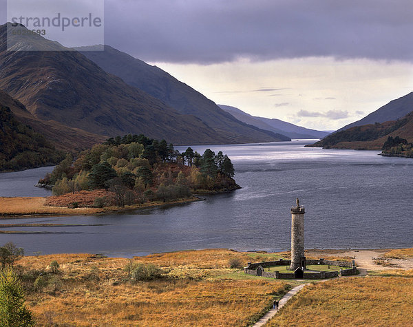 Loch Shiel und Glenfinnan Denkmal  Argyll  Hochlandregion  Schottland  Vereinigtes Königreich  Europa