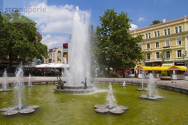 Brunnen in Knyaz Alexander Battenberg Quadrat (König Alexander Battenberg Square) (City Hall Square)  Plovdiv  Bulgarien  Europa